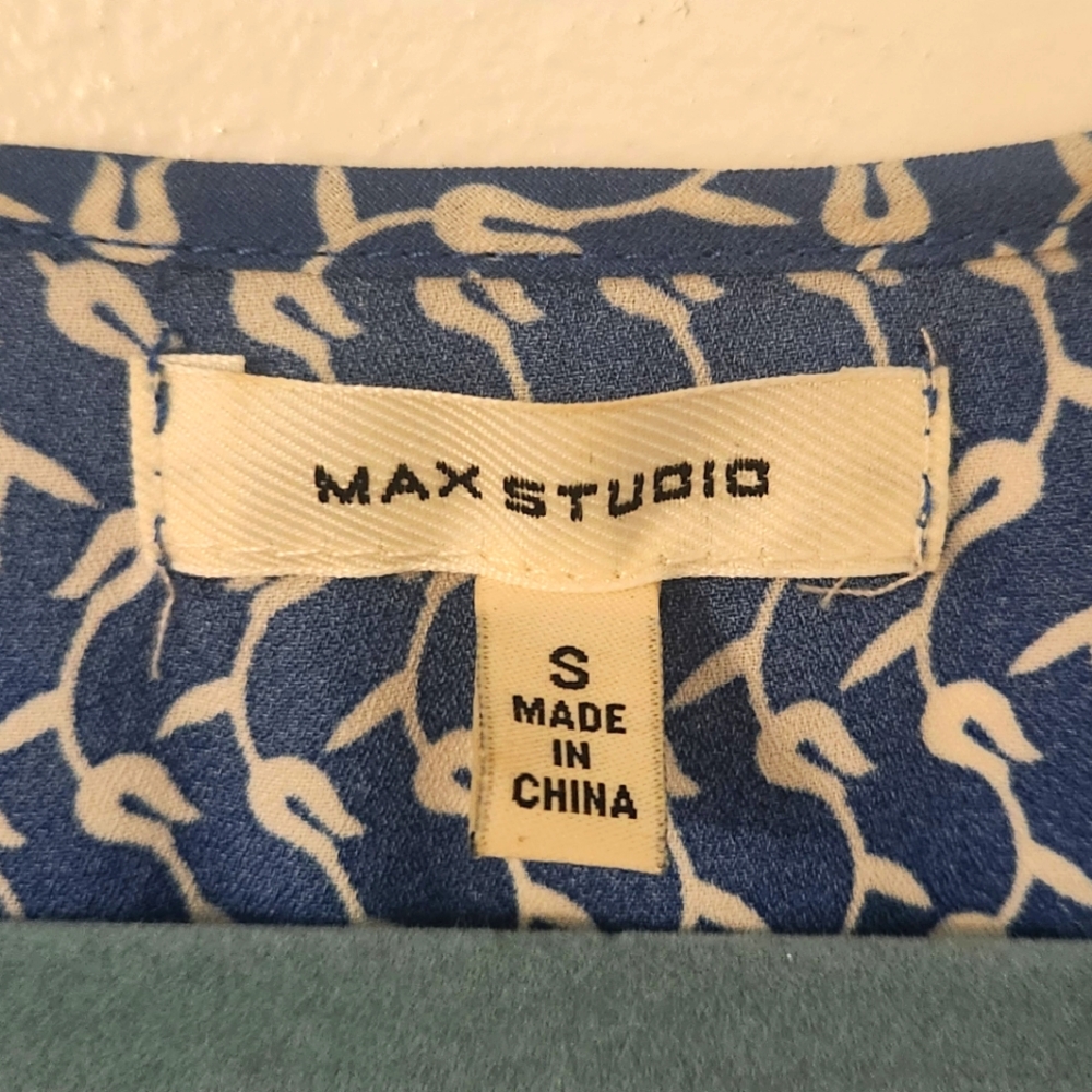 Max Studio Blue And White Pattern Flattering Dress - image 5